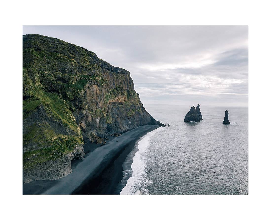 Island 20 - Weiße Wellen tanzen auf dem schwarzen Sand von Reynisfjara island 0020 web - Island 20 - Weiße Wellen tanzen auf dem schwarzen Sand von Reynisfjara