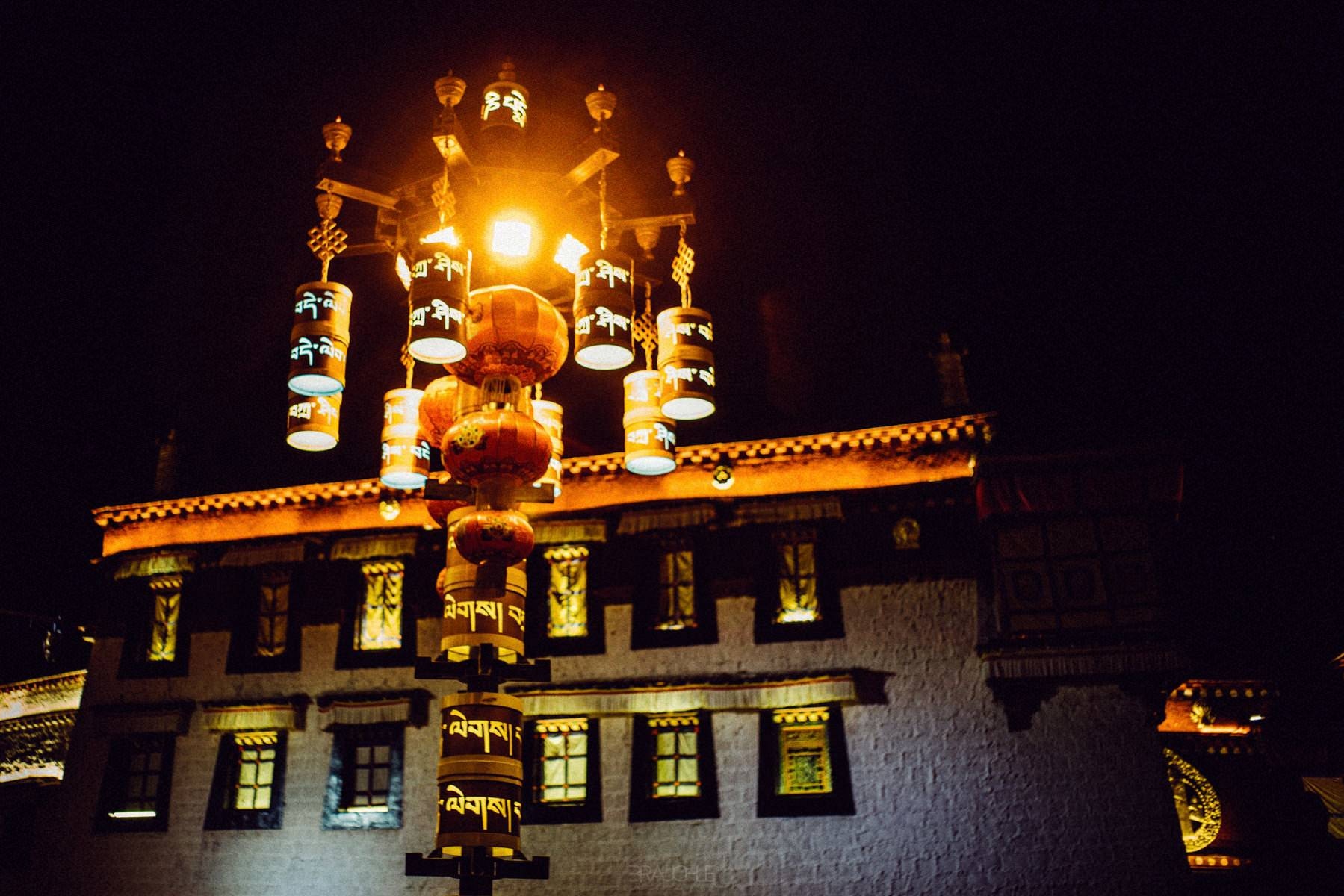 lhasa barkhor square 0002 - Lhasa - Barkhor Square