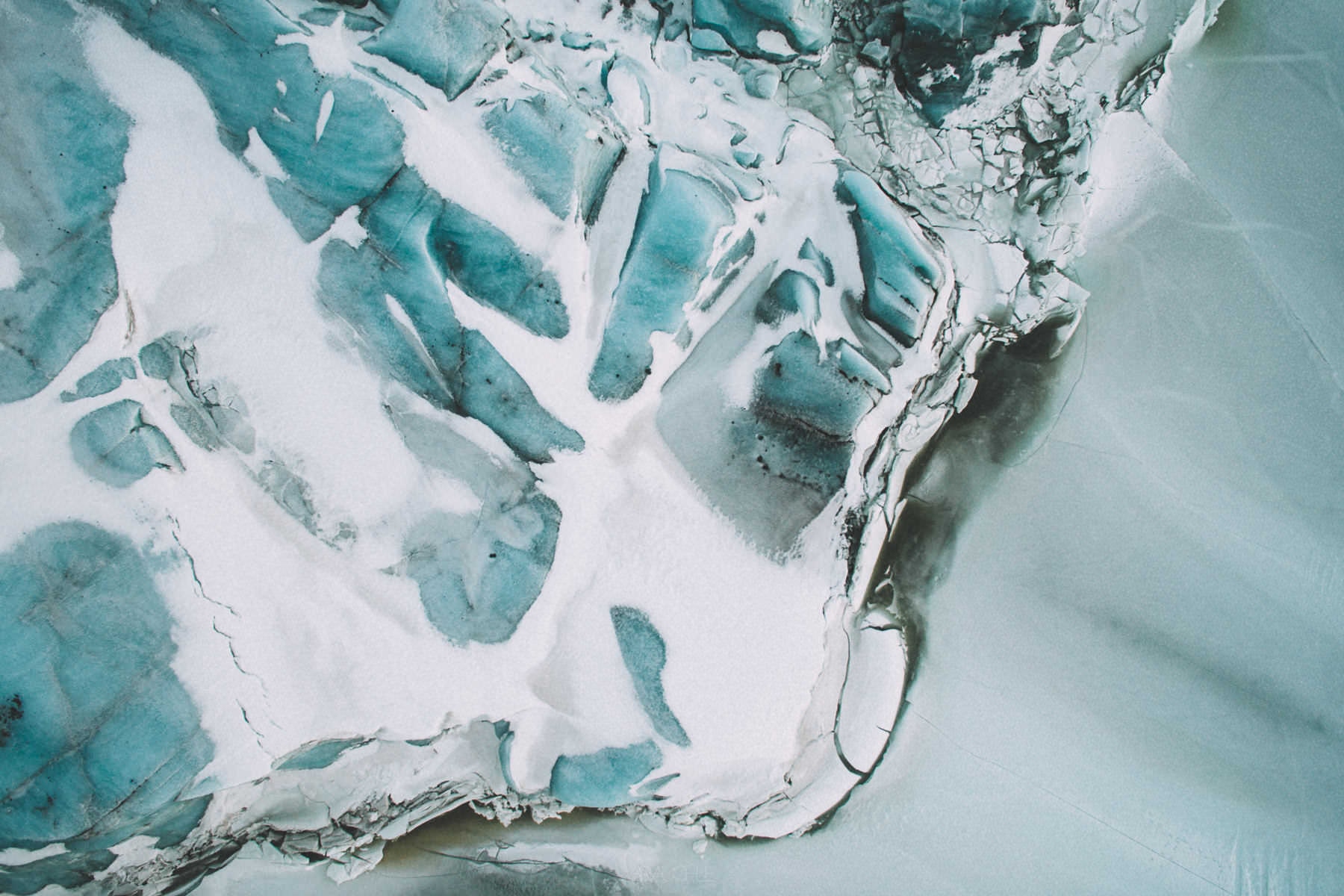 skaftafell glacier drone svinafellsjokul iceland 0002 - Islandia – Tomas aéreas del paisaje glaciar en el Parque Nacional Skaftafell