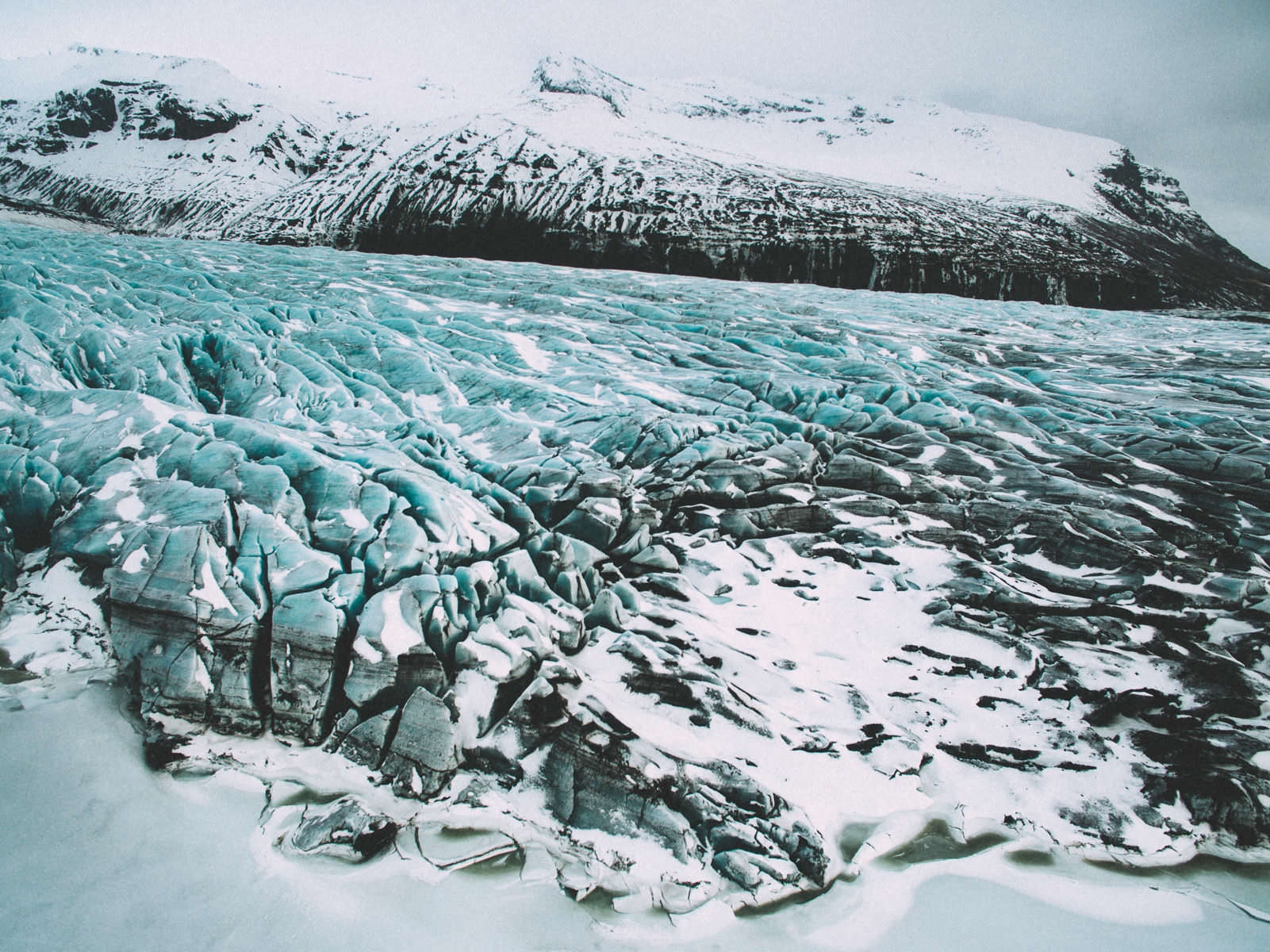 skaftafell glacier drone svinafellsjokul iceland 0009 - Islandia – Tomas aéreas del paisaje glaciar en el Parque Nacional Skaftafell
