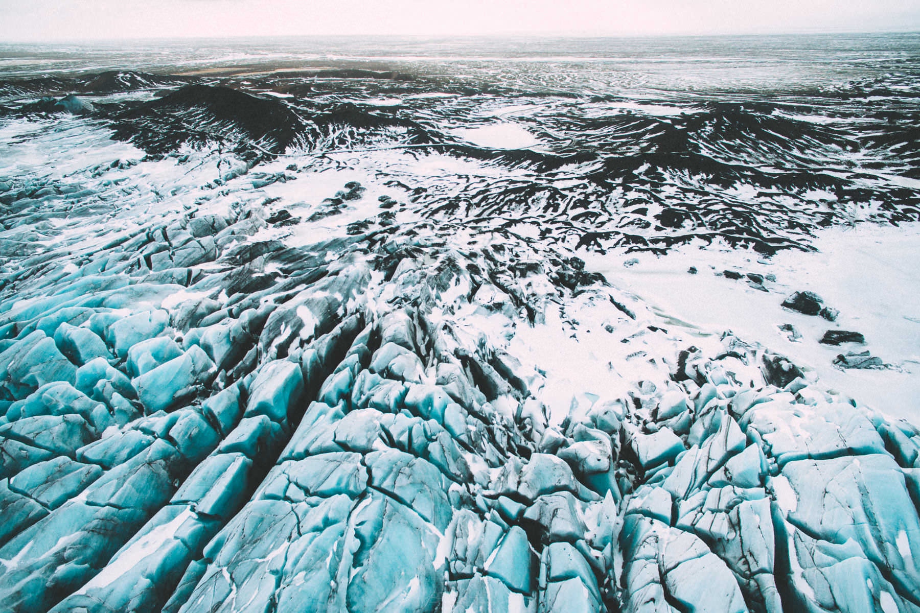 skaftafell glacier drone svinafellsjokul iceland 0012 - Islandia – Tomas aéreas del paisaje glaciar en el Parque Nacional Skaftafell