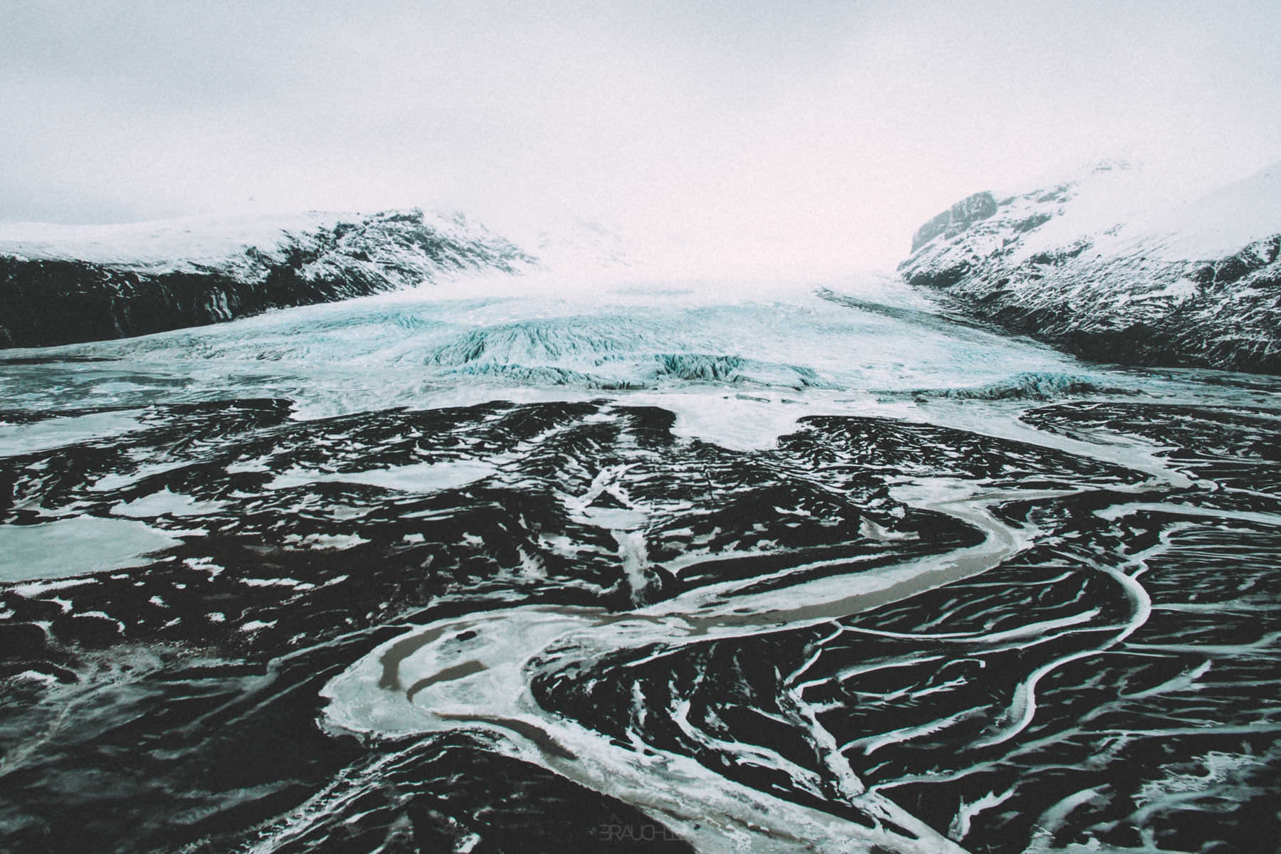 skaftafell glacier drone svinafellsjokul iceland 0013 - Islandia – Tomas aéreas del paisaje glaciar en el Parque Nacional Skaftafell