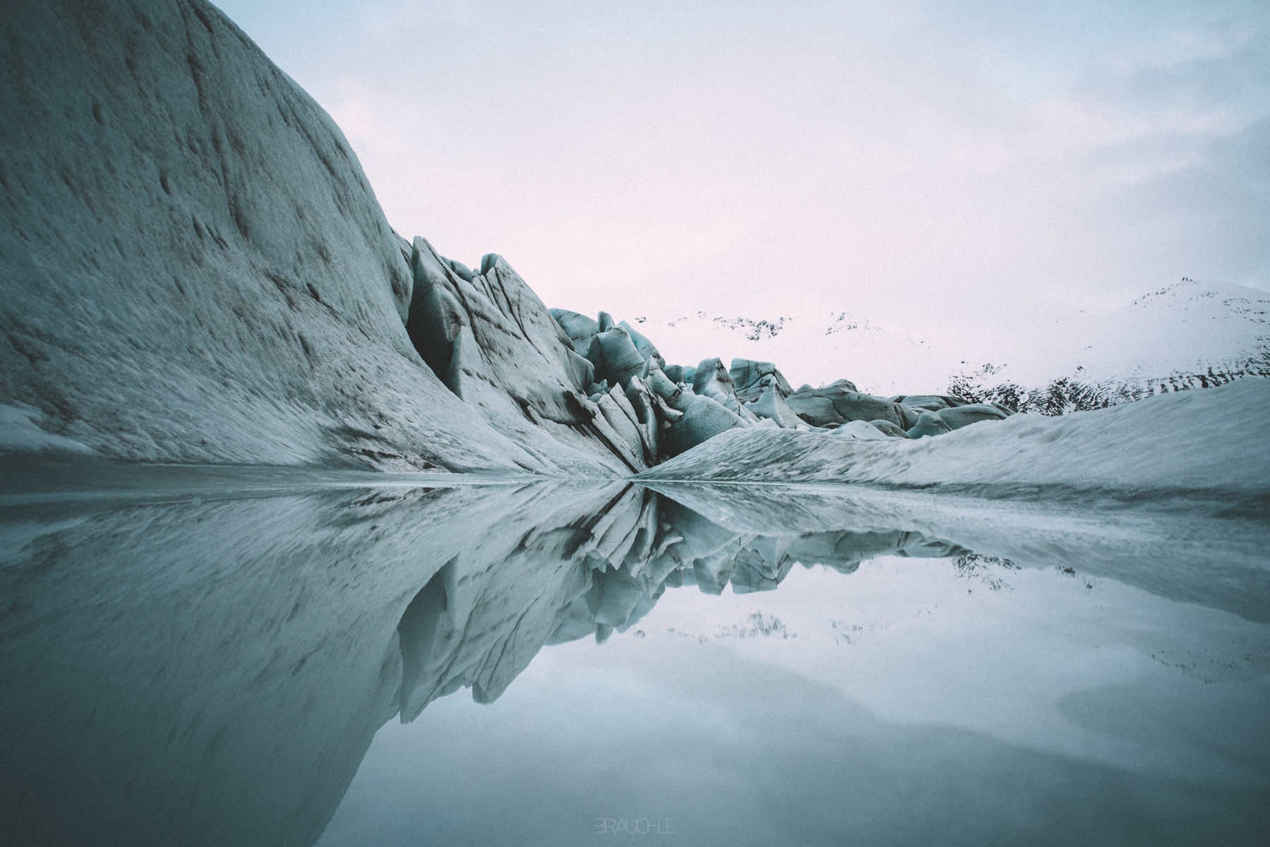 skaftafell glacier drone svinafellsjokul iceland 0025 - Islandia – Tomas aéreas del paisaje glaciar en el Parque Nacional Skaftafell