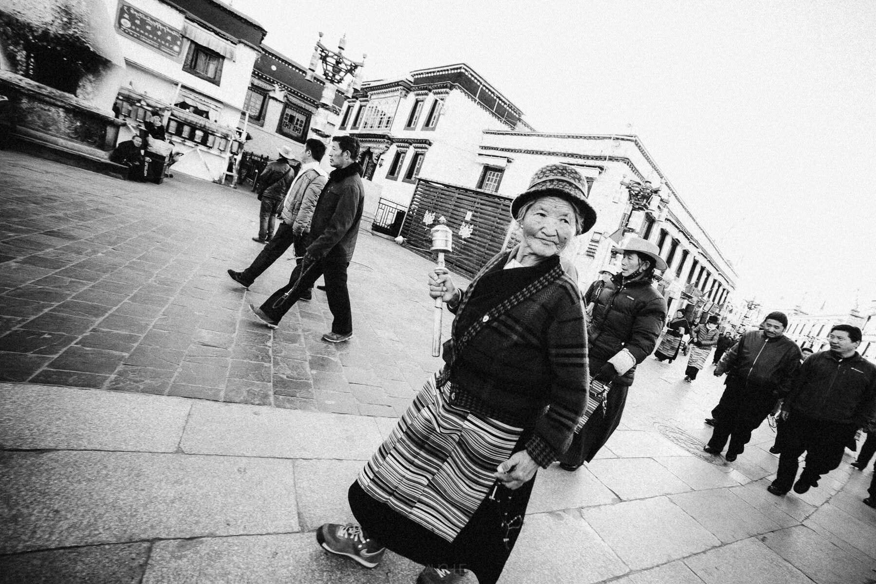 tibet terdung lhasa barkhor square 0020 - Monasterio de Terdom y regreso a Lhasa