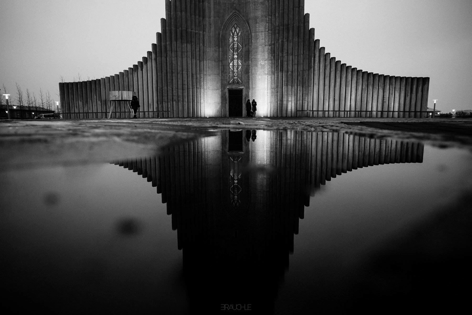 0016 iceland reykjavik hallgrimskirkja solfar sculpture - Islandia – Turismo en Reikiavik y Hallgrímskirkja