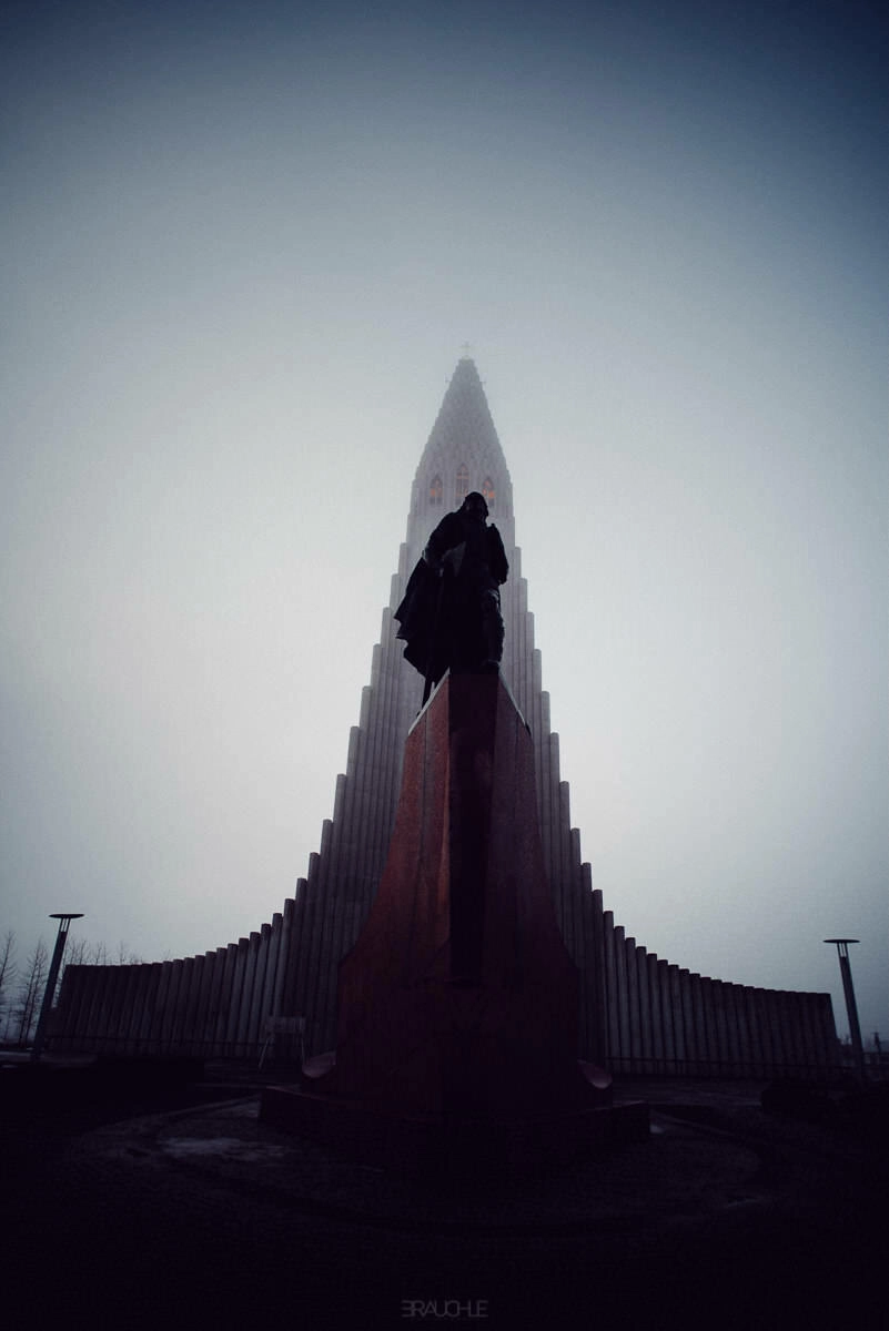 0022 iceland reykjavik hallgrimskirkja solfar sculpture - Islandia – Turismo en Reikiavik y Hallgrímskirkja