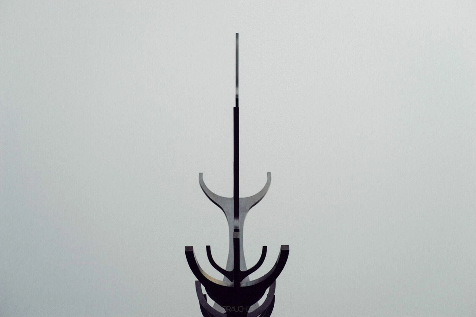 0025 iceland reykjavik hallgrimskirkja solfar sculpture - Islandia – Turismo en Reikiavik y Hallgrímskirkja