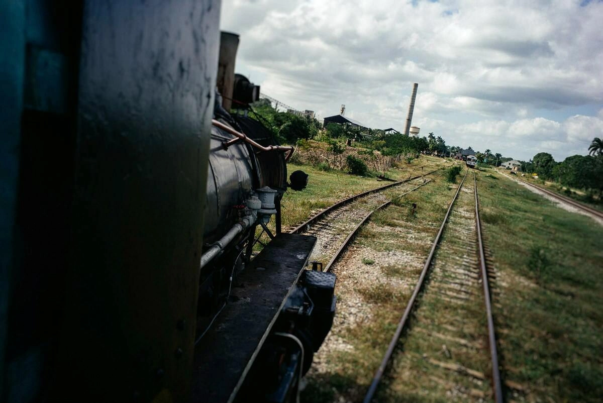 006 remedios old train caibarien - In der alten Lok von Caibarien nach Remedios