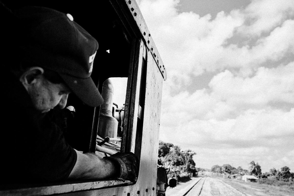 013 remedios old train caibarien - In der alten Lok von Caibarien nach Remedios