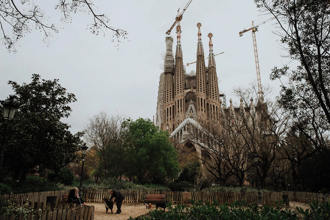070 destination wedding photographer barcelona 1 - A través de los Pirineos hasta Barcelona