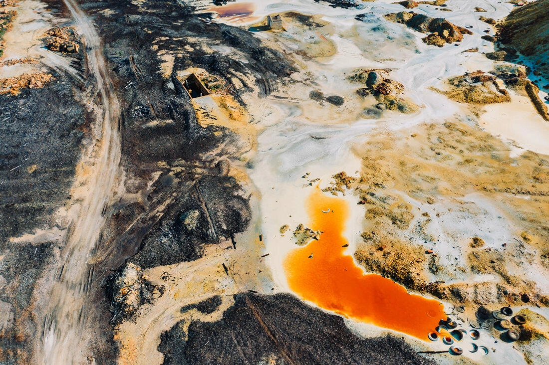 002 saltfields aereal drone mineral lake - Lagos minerales de colores y una mina abandonada