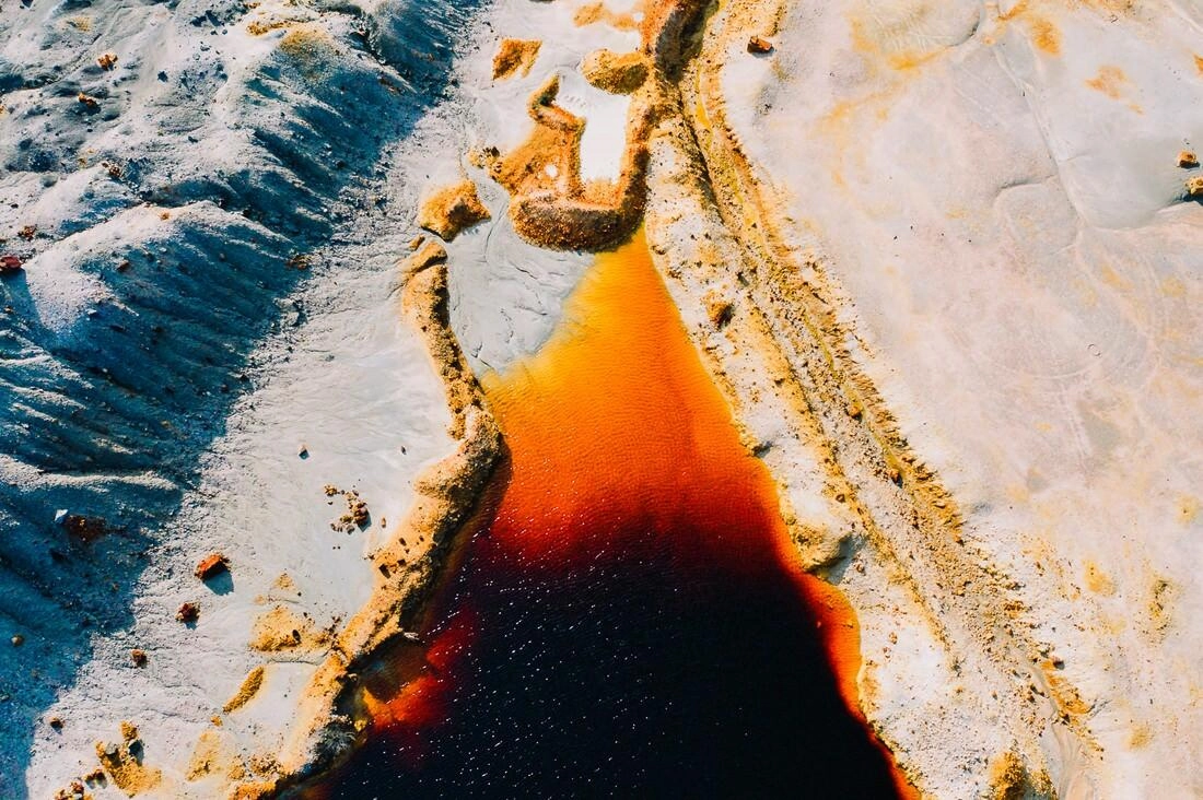 005 saltfields aereal drone mineral lake - Lagos minerales de colores y una mina abandonada