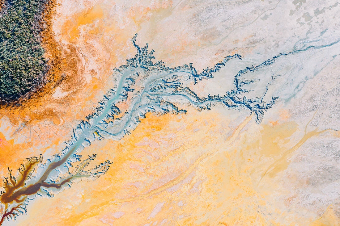 013 saltfields aereal drone mineral lake - Lagos minerales de colores y una mina abandonada