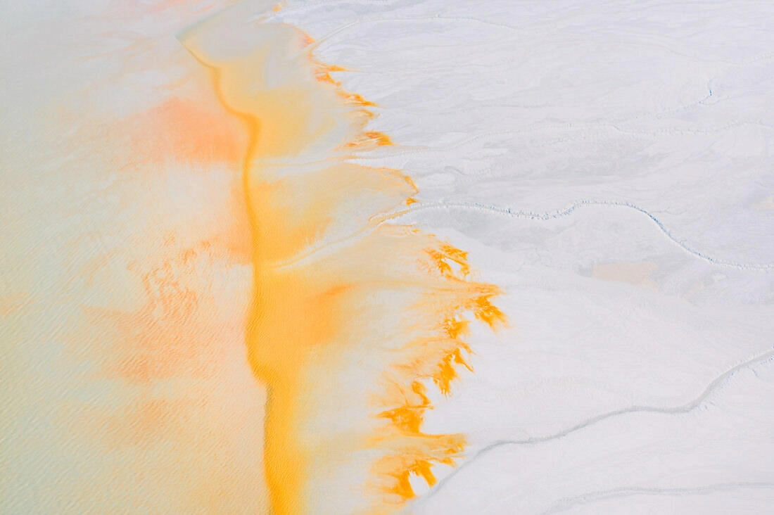 018 saltfields aereal drone mineral lake - Lagos minerales de colores y una mina abandonada