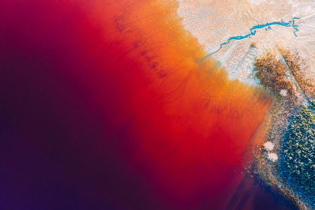 023 saltfields aereal drone mineral lake - Lagos minerales de colores y una mina abandonada