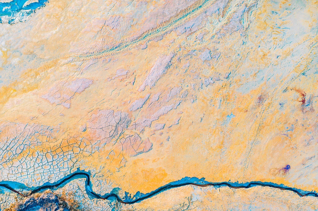 024 saltfields aereal drone mineral lake - Lagos minerales de colores y una mina abandonada