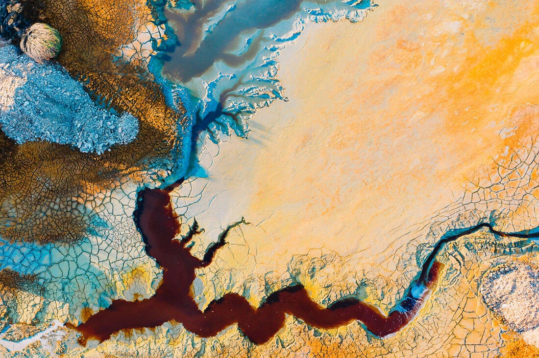030 saltfields aereal drone mineral lake - Lagos minerales de colores y una mina abandonada