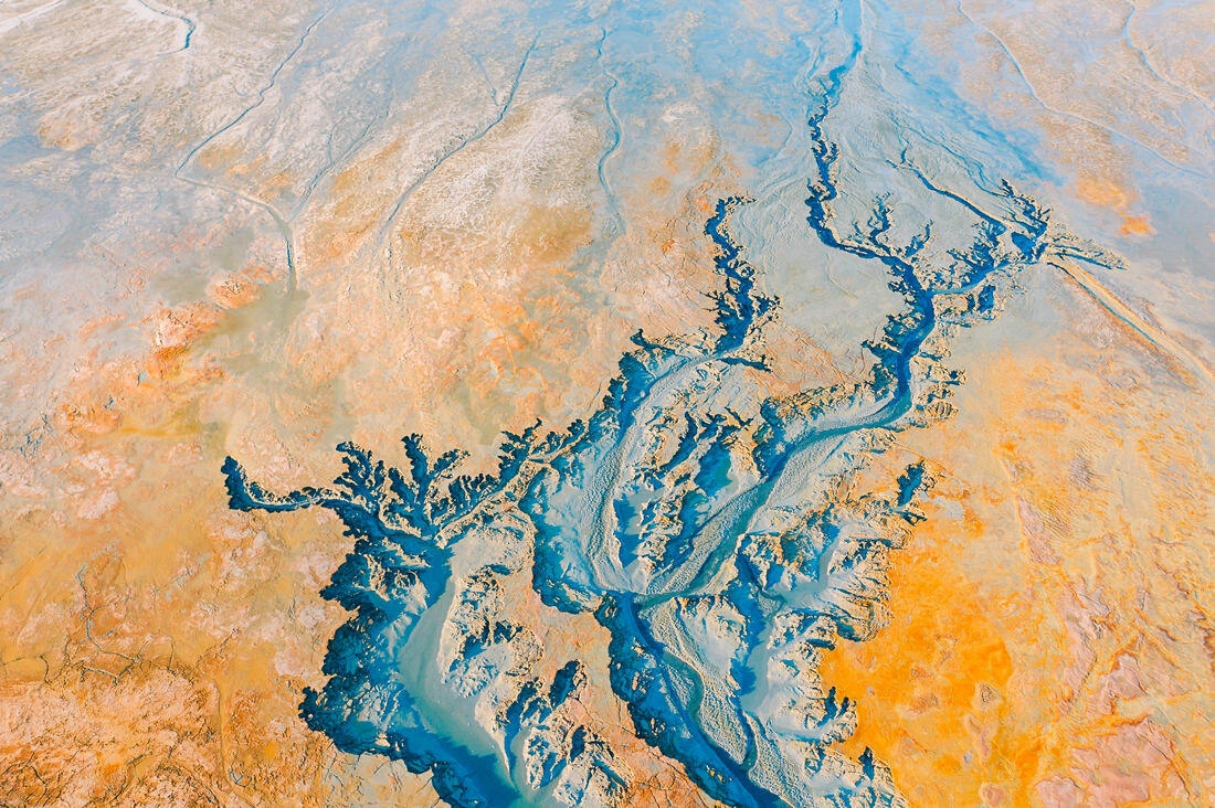 032 saltfields aereal drone mineral lake - Lagos minerales de colores y una mina abandonada