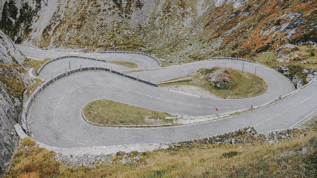 005 tremola luftaufnahme schweiz oltimer - Tremola – The Old Gotthard Pass Road 005 tremola luftaufnahme schweiz oltimer - Tremola – The Old Gotthard Pass Road