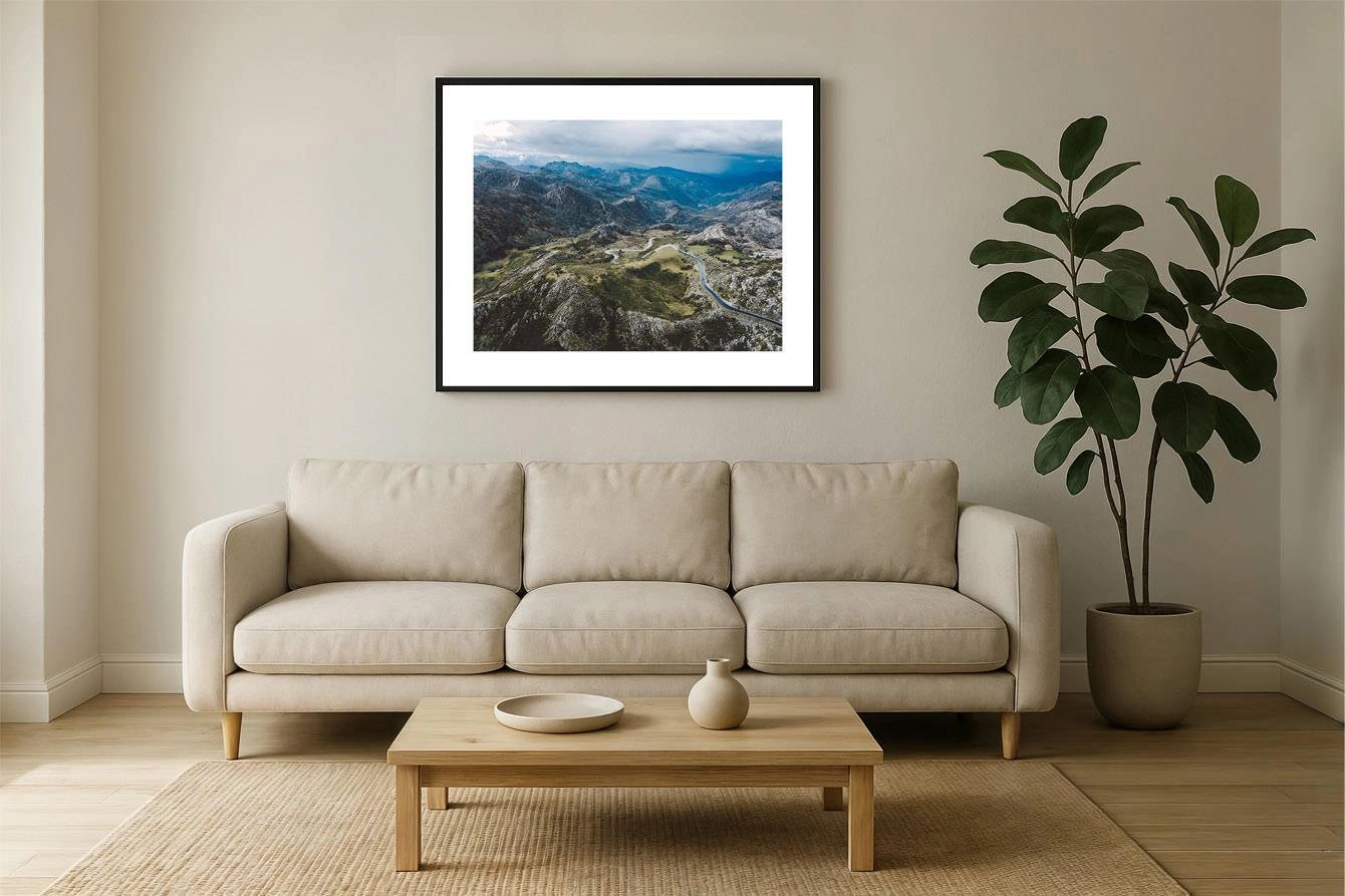 asturien i2v 0002 wall - Asturien 02 - Ruhiger Drohnenflug über die majestätische Bergkette der Picos de Europa