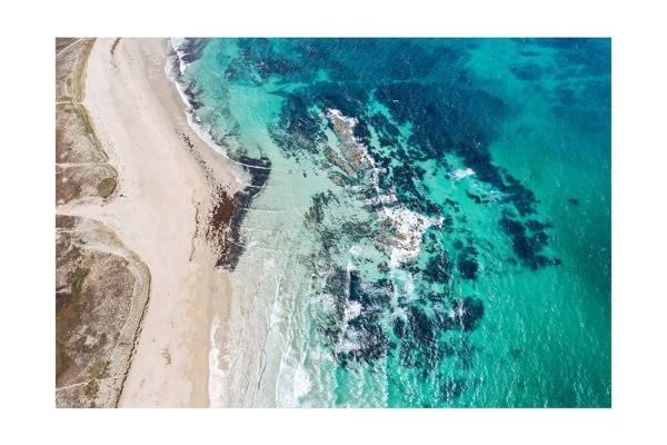 galizien i2v 0005 web 600x400 - Galizien 04 - Atemberaubende Drohnenaufnahme der unberührten Küste Nordgaliziens mit weißen Sandstränden und türkisfarbenem Wasser