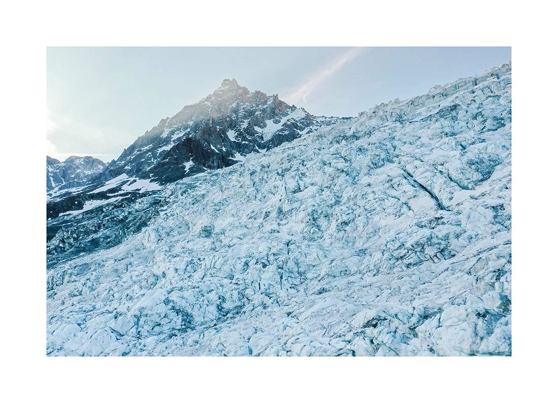 gletscher i2v 0005 web - Gletscher 05 - Majestätische Luftaufnahme des Mont-Blanc-Gletschers bei Sonnenaufgang