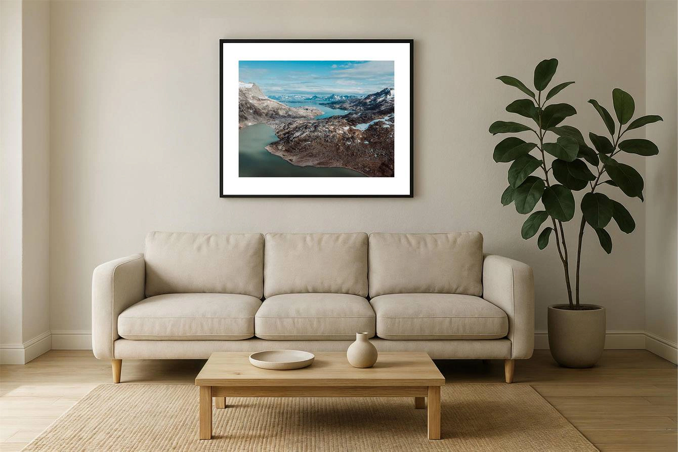 greenland i2v 0004 wall - Grönland 03 - Luftaufnahme im Vorwärtsflug über die unberührten Fjorde und Berge Südgrönlands