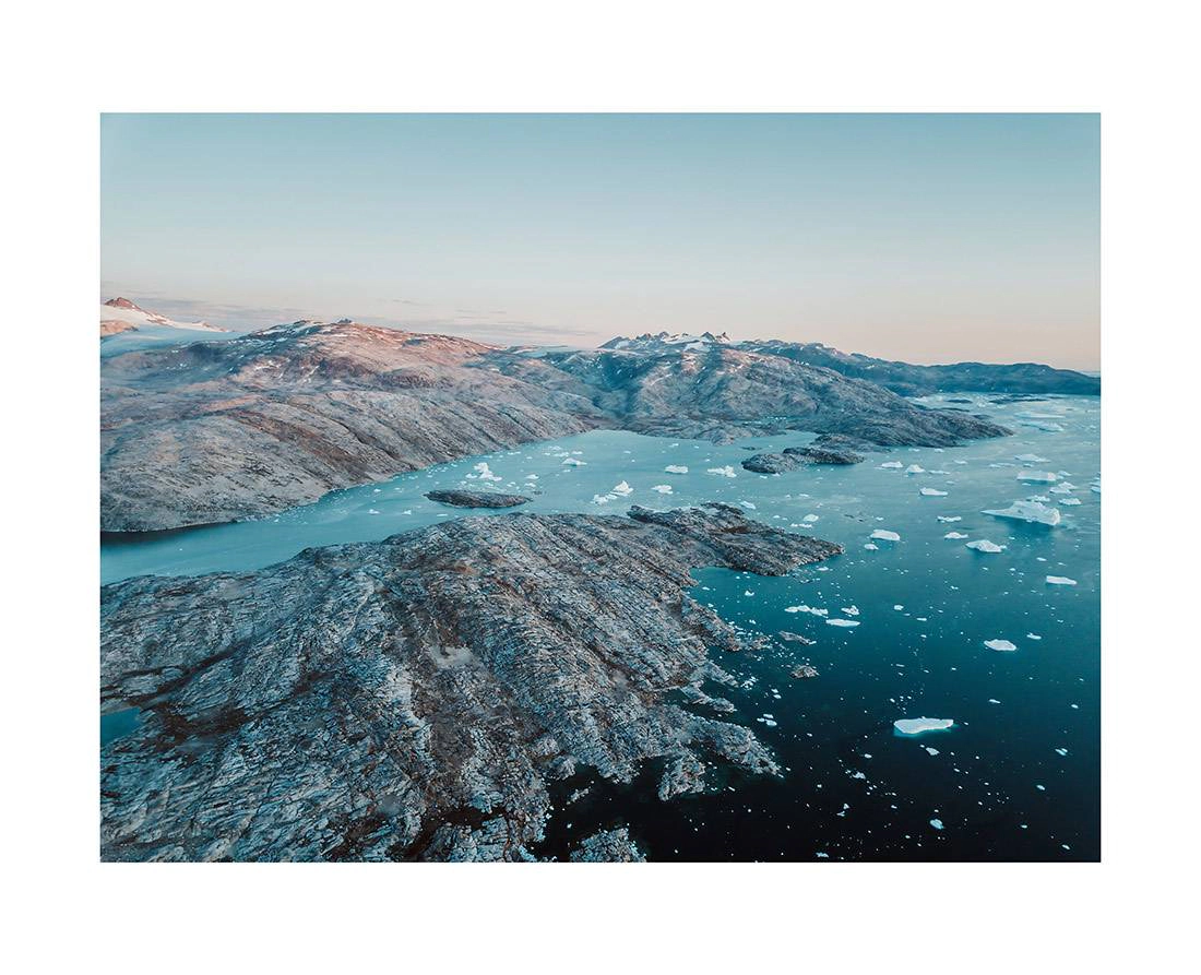 Grönland 08 - Drohnen-Luftaufnahme von Südgrönlands unberührter Landschaft greenland i2v 0009 web 1 - Grönland 08 - Drohnen-Luftaufnahme von Südgrönlands unberührter Landschaft