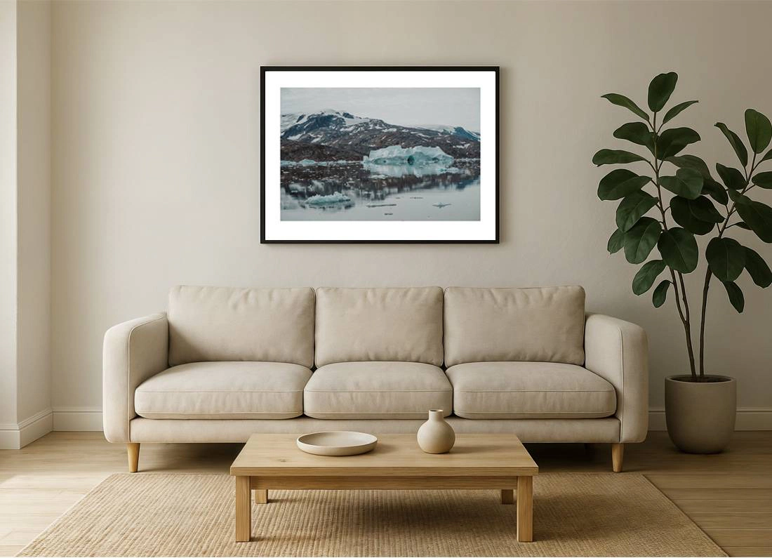 greenland i2v 0017 wall 1 - Grönland 14 - Drohnenflug auf majestätischen Eisberg in den klaren Gewässern Südgrönlands