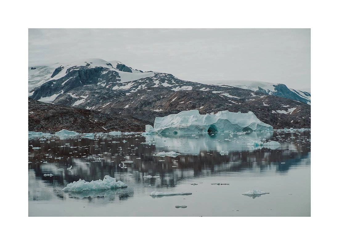 greenland i2v 0017 web 1 - Grönland 14 - Drohnenflug auf majestätischen Eisberg in den klaren Gewässern Südgrönlands