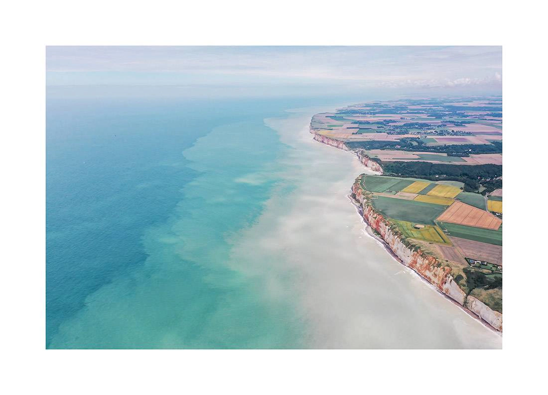 normandie i2v 0001 web - Normandie 01 - Ruhige Luftaufnahme der spektakulären Küste der Normandie