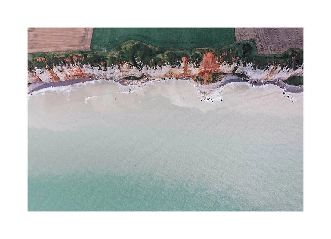 normandie i2v 0002 web - Normandie 02 - Luftaufnahme der dramatischen Küste der Normandie mit dynamischen Gezeitenbewegungen