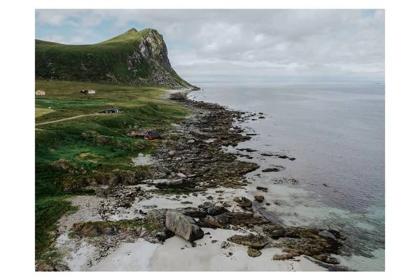 norway i2v 0010 web 600x400 - Norwegen 06 - Unberührte Felsküste der Lofoten mit dramatischem Bergpanorama