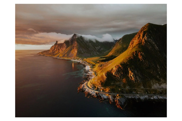 Norwegen 10 - Goldener Sonnenuntergang taucht die dramatische Bergkette der Lofoten norway i2v 0016 web 600x400 - Norwegen 10 - Goldener Sonnenuntergang taucht die dramatische Bergkette der Lofoten