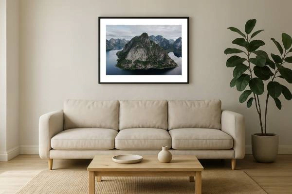 Norwegen 11 - Majestätischer Berggipfel erhebt sich aus den norwegischen Fjorden norway i2v 0017 wall 600x400 - Norwegen 11 - Majestätischer Berggipfel erhebt sich aus den norwegischen Fjorden