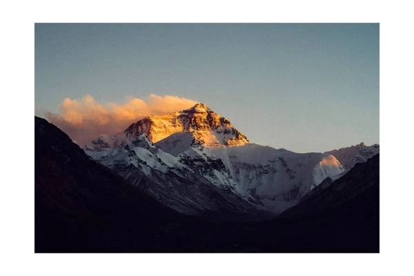 tibet i2v 0007 web 600x400 - Tibet 07 - Majestätischer Mount Everest bei Sonnenuntergang mit sanft ziehenden Wolken