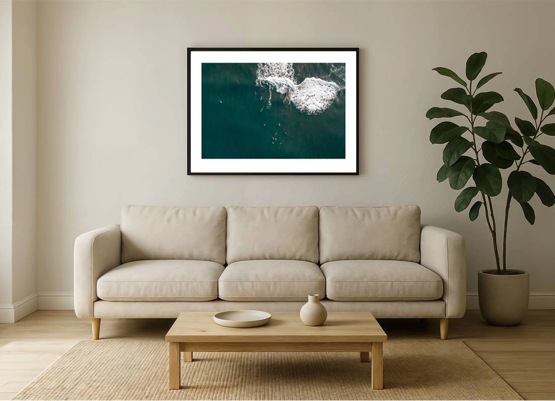 borneo bali 2018 0280 wall - Borneo 18 - Luftaufnahme von Surfern, die Wellen an einem makellosen Strand Balis reiten