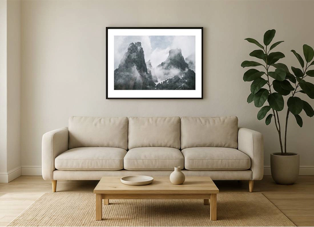 dolomiten i2v 0023 wall 1 - Dolomiten 16 - Majestätische Schneegipfel der Dolomiten umhüllt von sanften Wolken