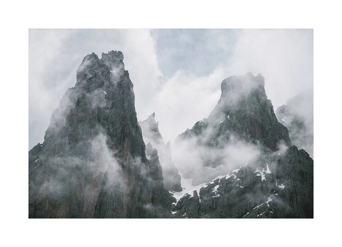 dolomiten i2v 0023 web 1 - Dolomiten 16 - Majestätische Schneegipfel der Dolomiten umhüllt von sanften Wolken