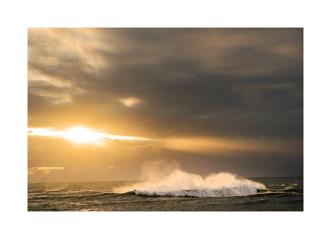 island 0005 web - Island 05 - Goldene Abendwelle an der isländischen Küste