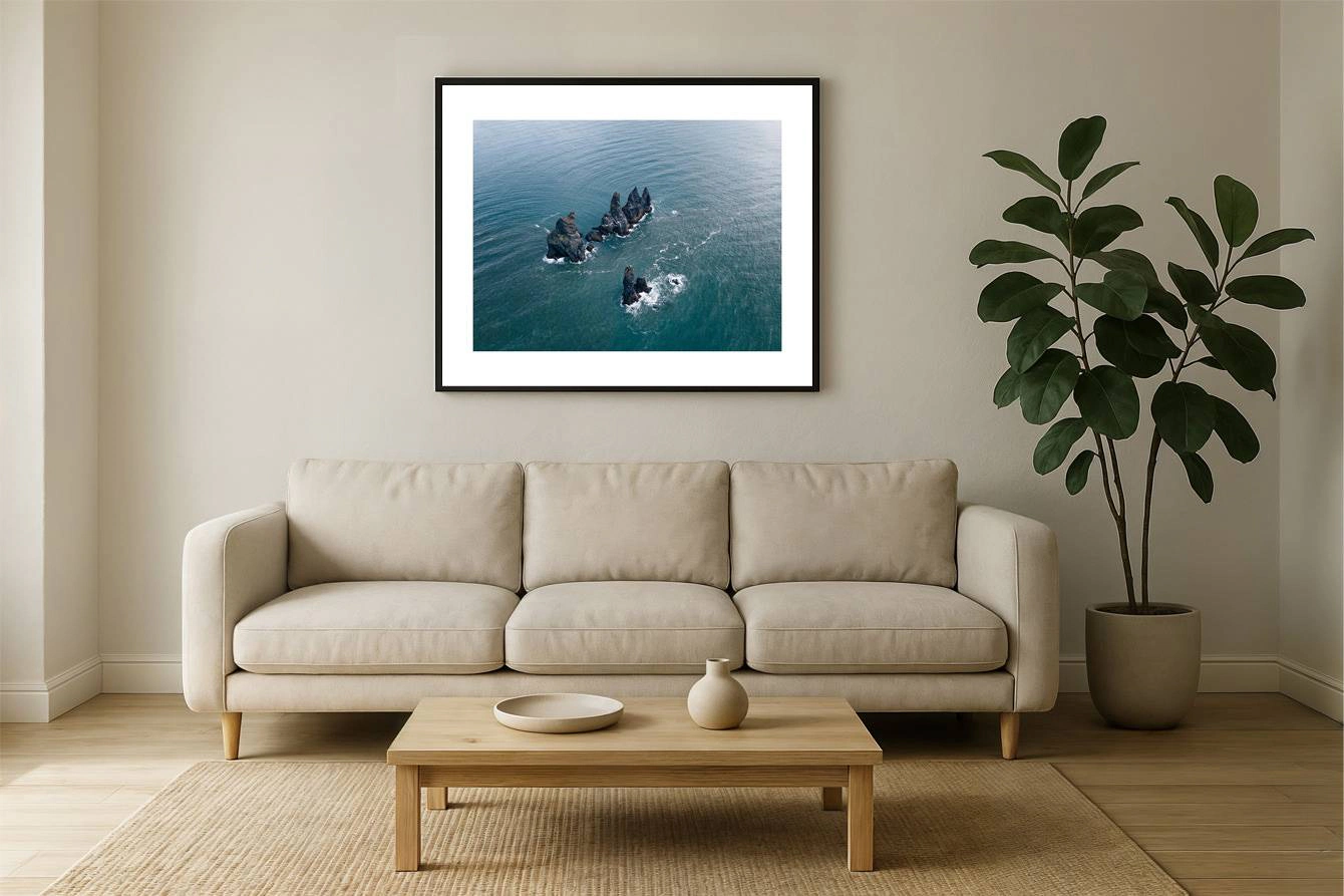 island 0019 wall - Island 19 - Reynisdrangar – Uralte Basaltsäulen im türkisen Atlantik