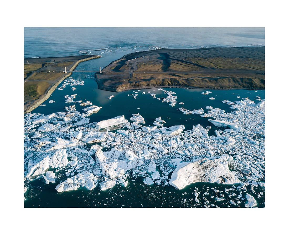 Island 23 - Eisberge auf dem Weg zum Meer – Jökulsárlón aus der Luft island 0023 web - Island 23 - Eisberge auf dem Weg zum Meer – Jökulsárlón aus der Luft