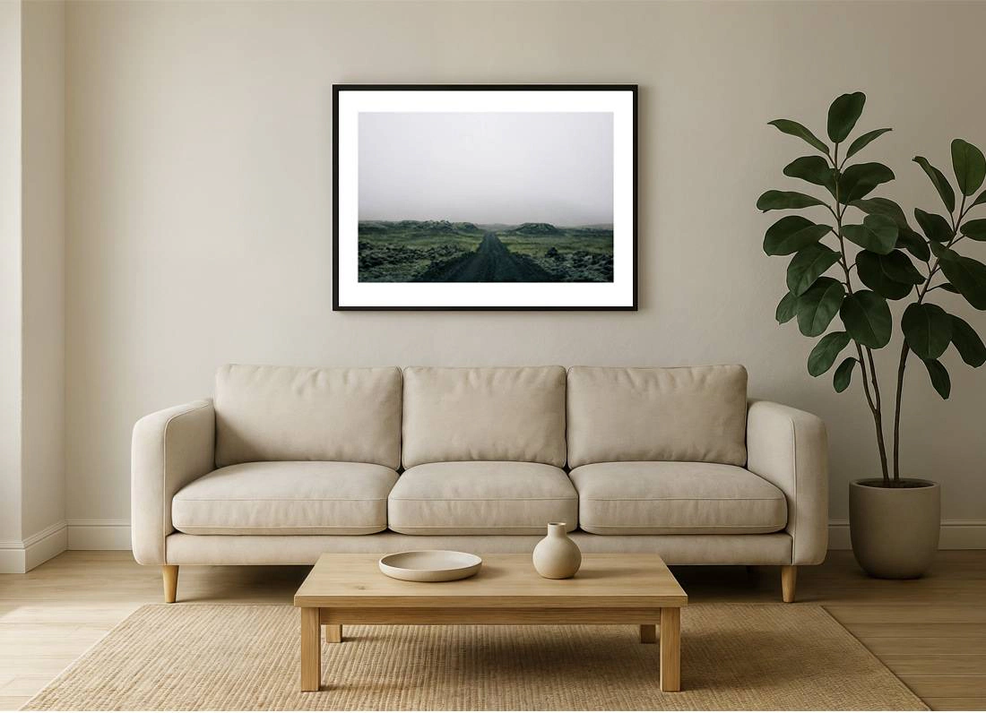 island 0029 wall - Island 29 - Nebliger Pfad durch die moosbedeckten Highlands bei Laki