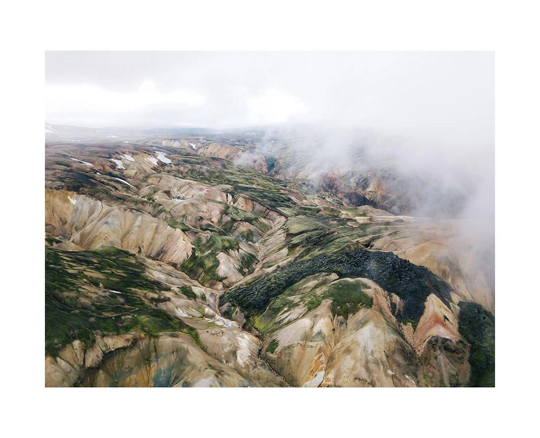 Island 33 - Ruhige Hochlandlandschaft mit ziehenden Wolken in Landmannalaugar island 0033 web - Island 33 - Ruhige Hochlandlandschaft mit ziehenden Wolken in Landmannalaugar