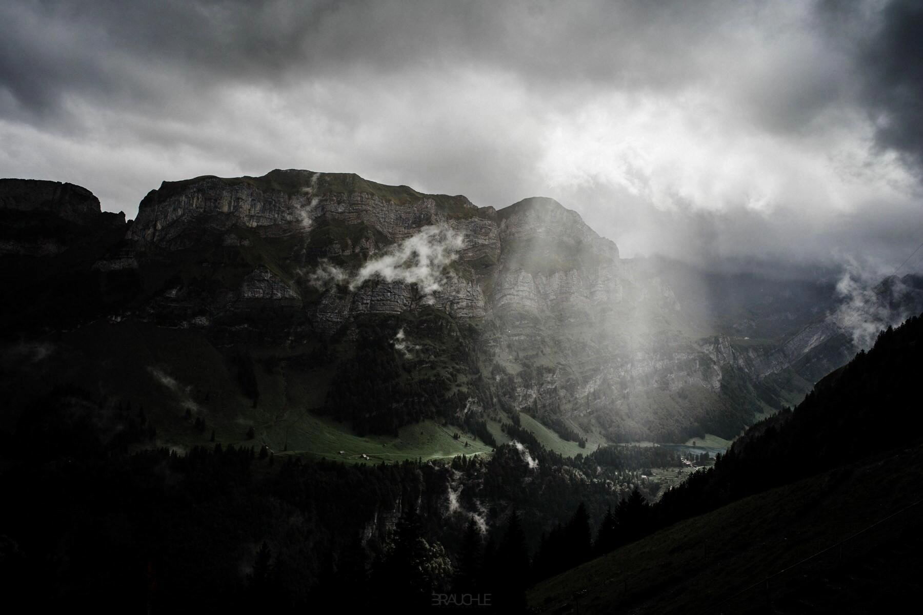 aescher wildkirchli ebenalp seealpsee 0002 - Aescher Wildkirchli y senderismo en Ebenalp