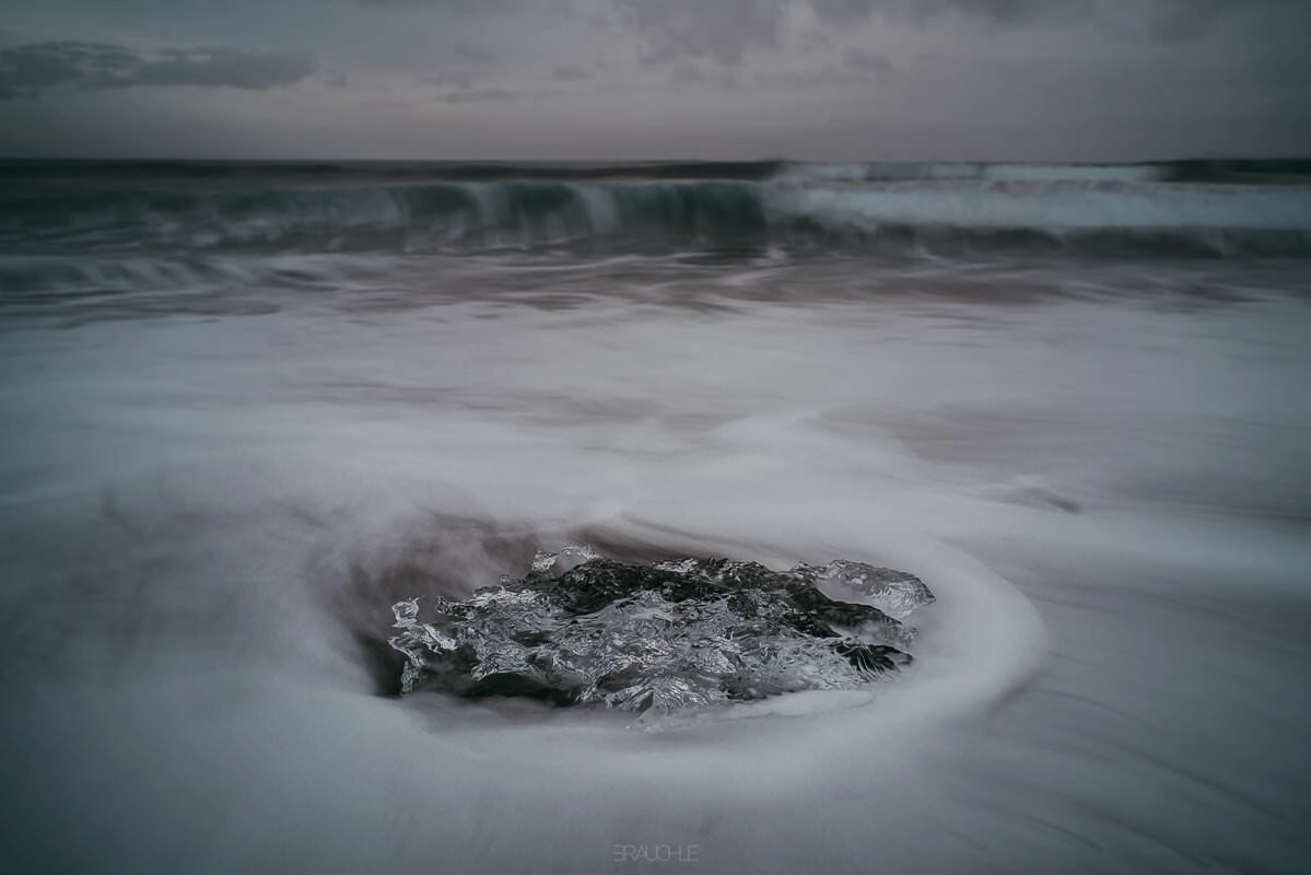 joekulsarlon black ice beach 0005 - Island - Der schwarze Strand am Jökulsarlon Gletschersee