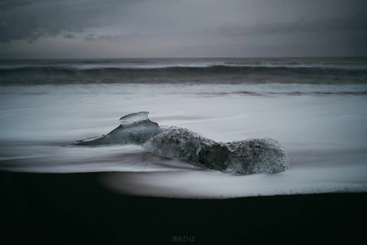 joekulsarlon black ice beach 0009 - Island - Der schwarze Strand am Jökulsarlon Gletschersee