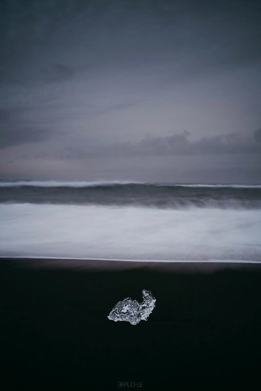 joekulsarlon black ice beach 0011 - Island - Der schwarze Strand am Jökulsarlon Gletschersee