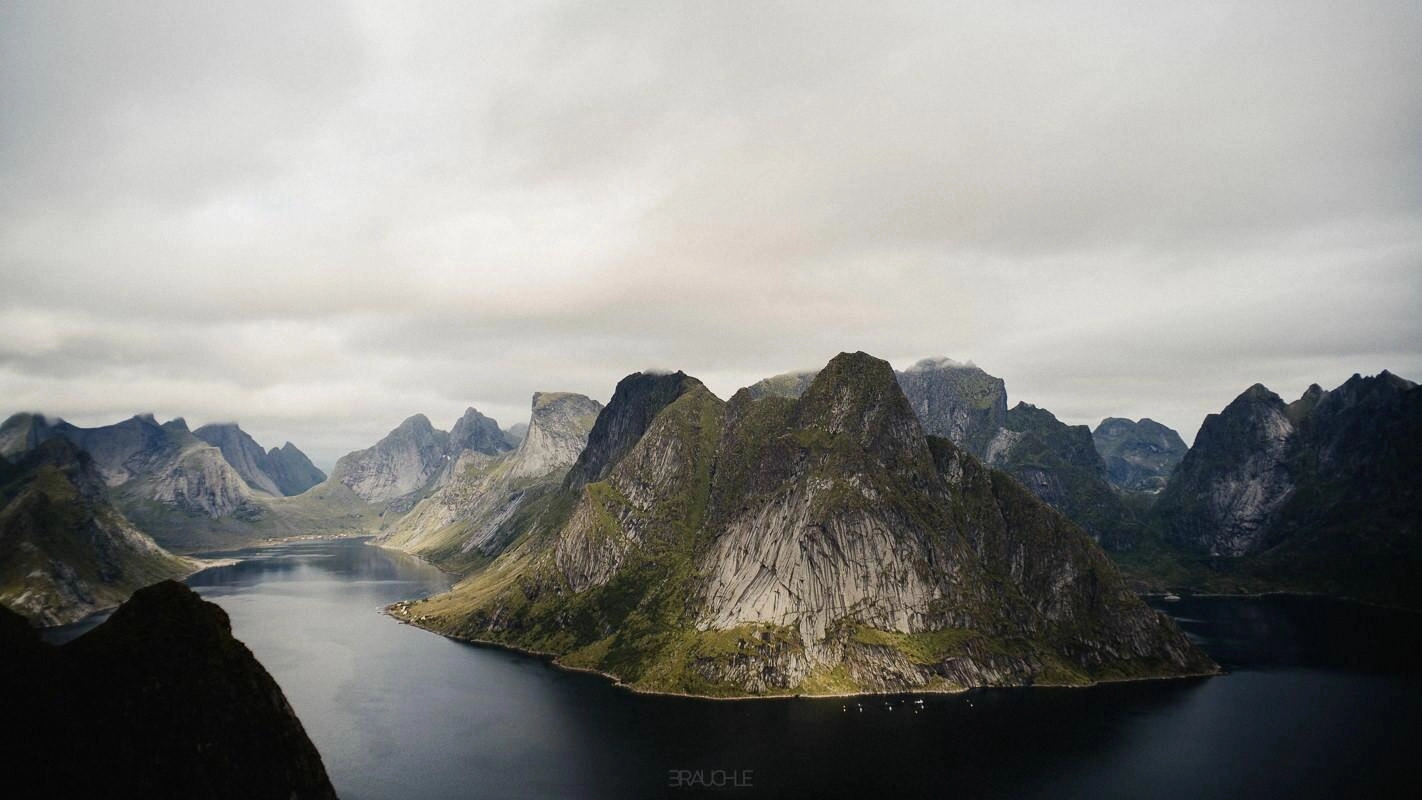lofoten roadtrip landscape reine 1 - Lofoten - Bergsteigen & Roadtrip