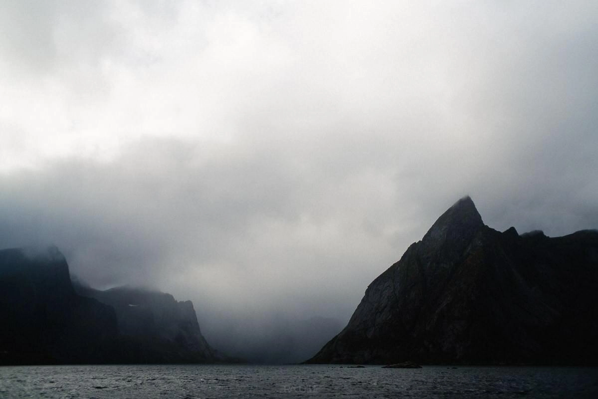 lofoten roadtrip landscape reine 13 - Lofoten - Bergsteigen & Roadtrip